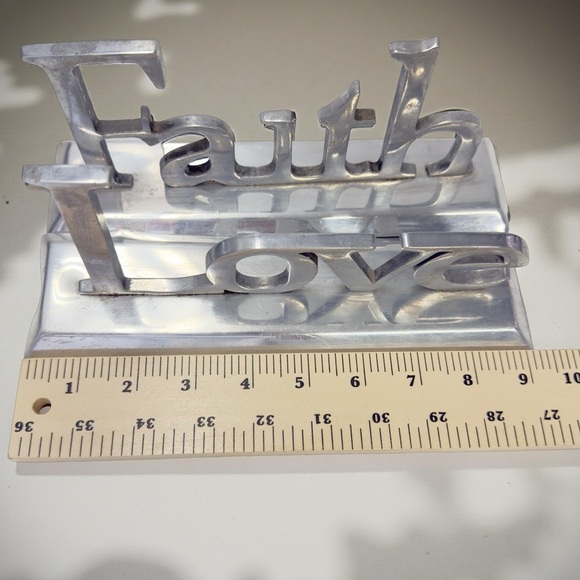 Vintage Home Decor Faith and Love Silver-tone Aluminum Plaques - Picture 4 of 7